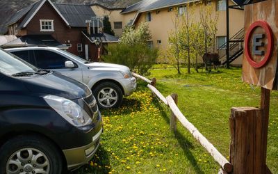 PatagoniaTravellersHostel - 
                                    Estacionamiento                                