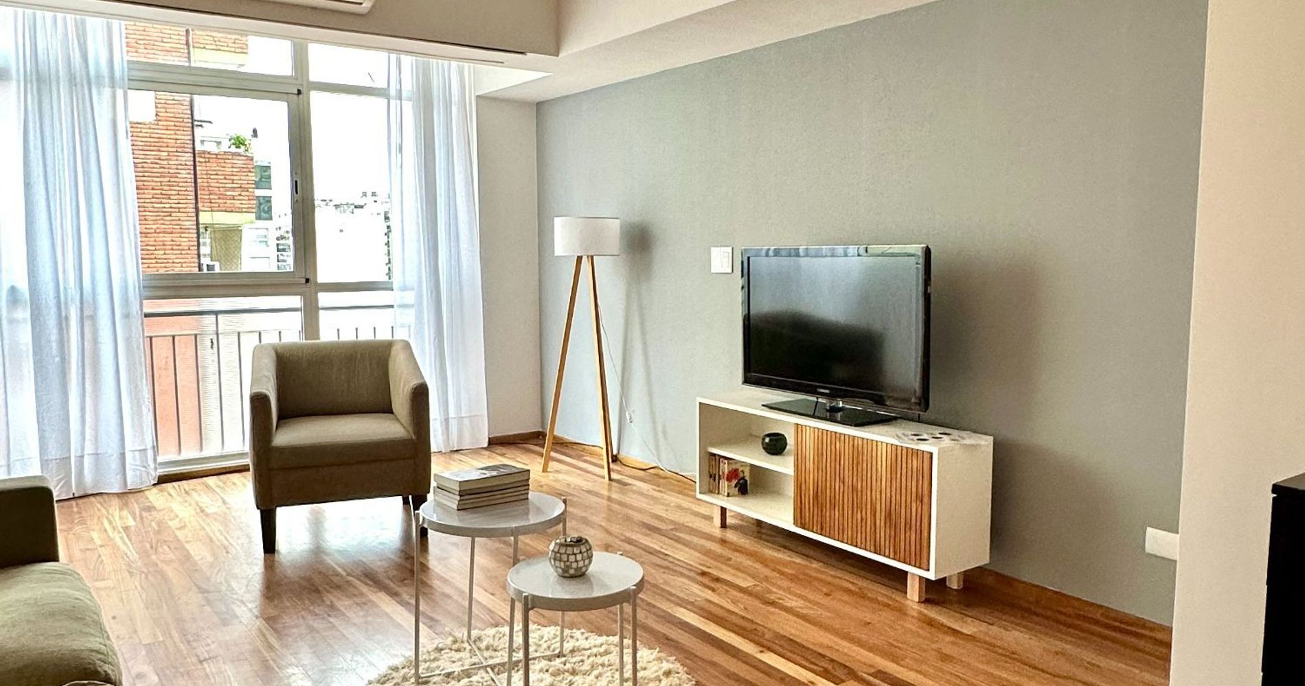 Ayres Recoleta Plaza