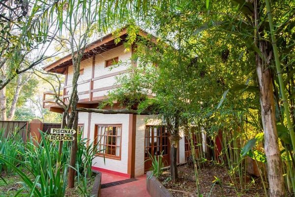 Six Garden Lodge