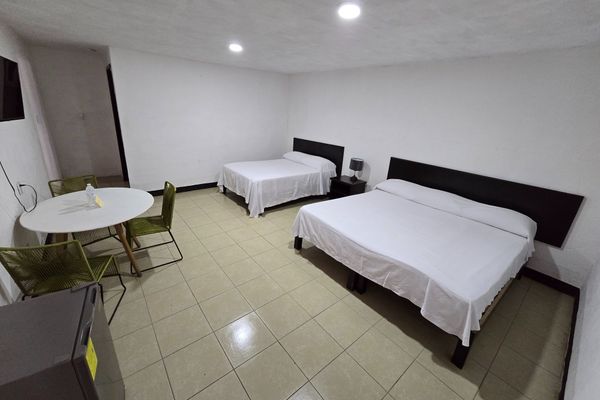 Habitación Sencilla Doble King + Queen