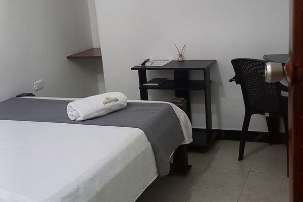HABITACION SENCILLA CON AIRE