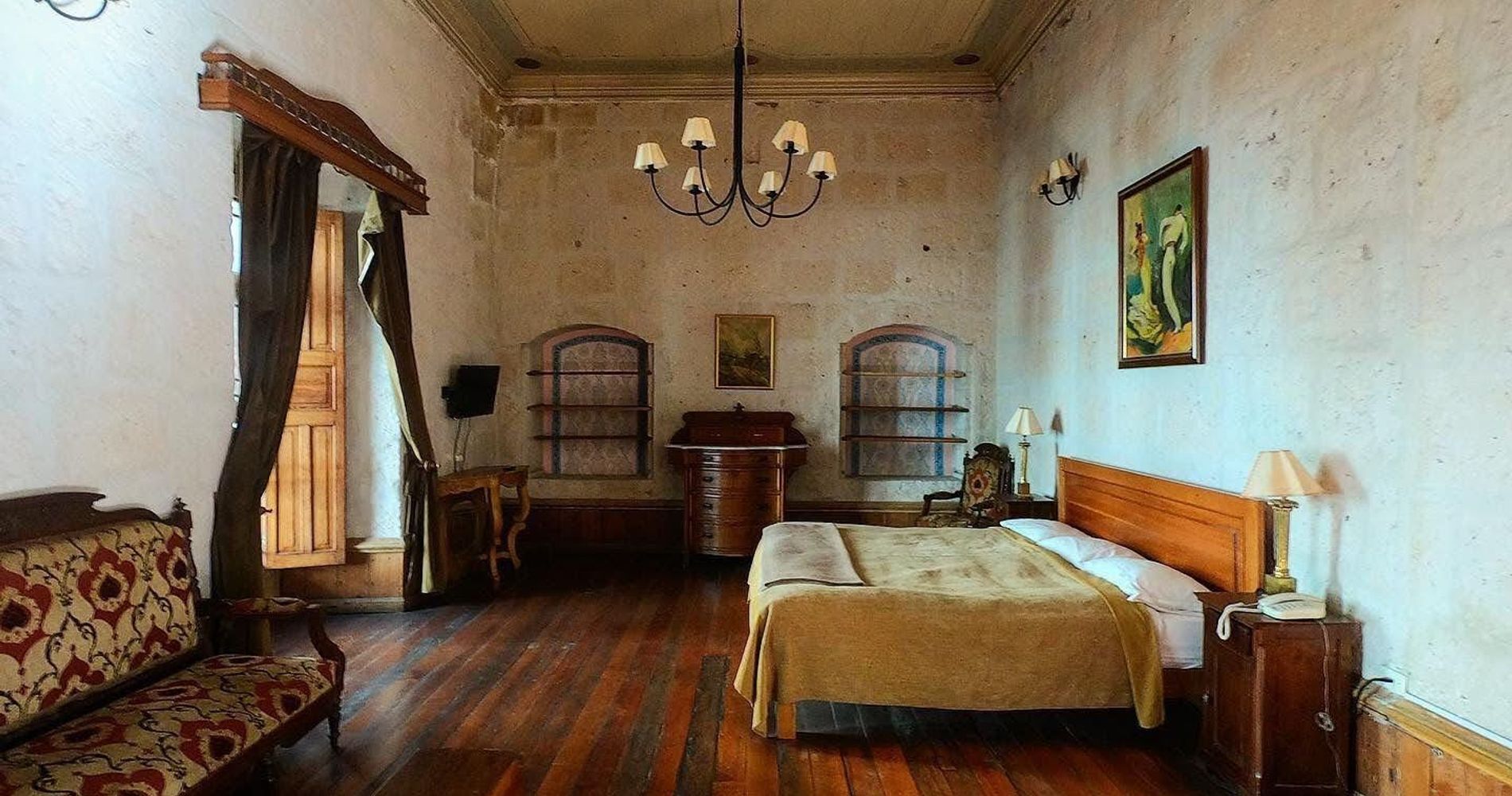 Vive una experiencia única en una de nuestras habitaciones coloniales!