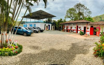 SerendipiaHotel - 
                                    Estacionamiento                                