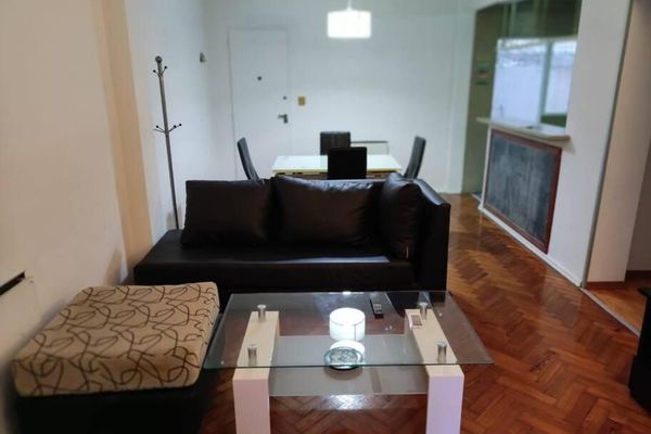 Depto 3 ambientes sobre calle Cabral, en Martinez