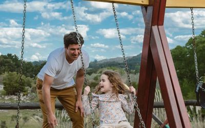 postanatural - SUM y plaza de juegos infantiles