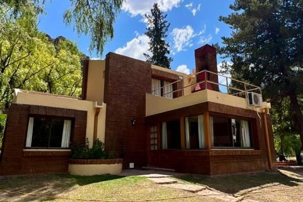 Cabaña con Balcón y Parrilla