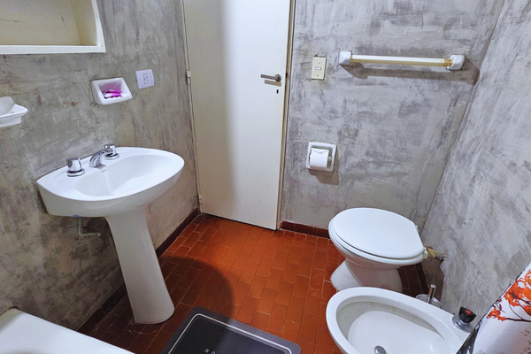 Depto 2 ambientes sobre calle Azcuénaga, Recoleta