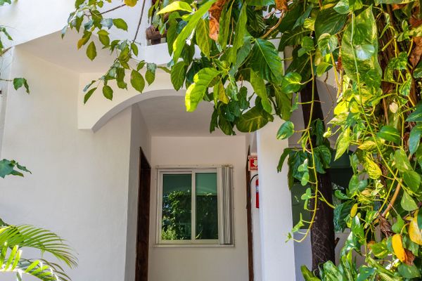 Entrada de Estudios, Hotel Casaejido, Playa del Carmen, México
