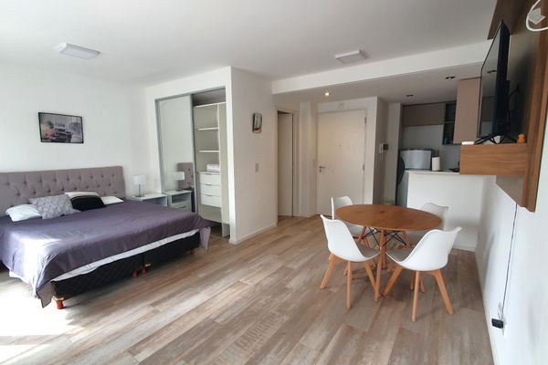 Amplio depto monoambiente sobre Godoy Cruz