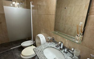 HotelPiedraAlta - 
                                    Baño privado                                