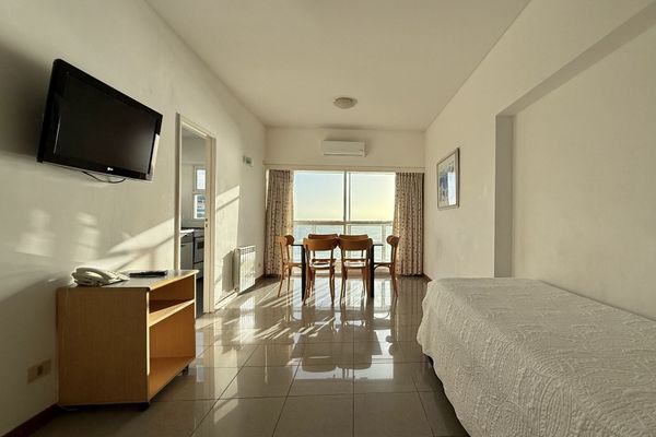 Dúplex de 3 ambientes con vista lateral al mar