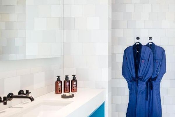 Habitación con cama extragrande y balcón - Sin vistas