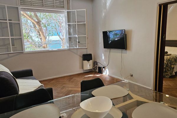 Depto 2 ambientes sobre calle Moldes, Belgrano