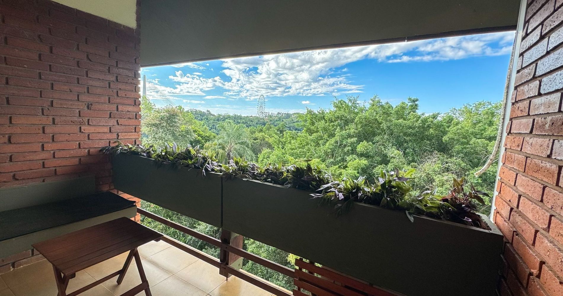 Raíces Esturión Hotel