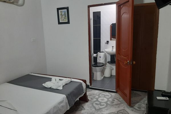 HABITACION DOBLE BASICA CON AIRE