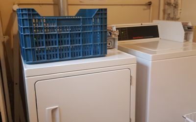ApartLaPosta - Servicio de lavandería - de pago.
