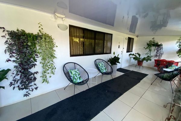 1 Queen Bed / Guest Room