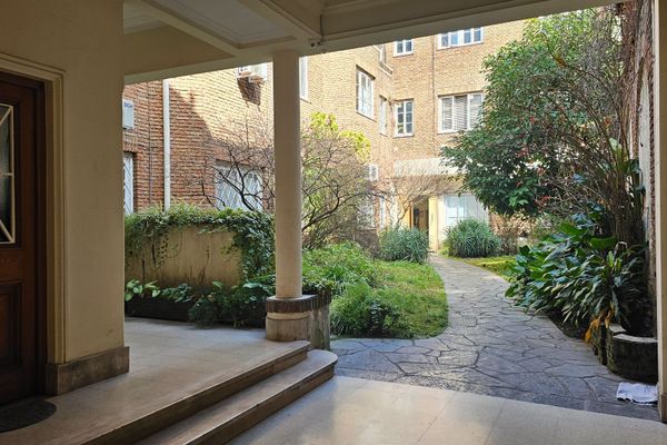 Depto 2 ambientes sobre calle Moldes, Belgrano