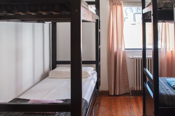 Cama en Habitacion Séxtuple Mixta Compartida