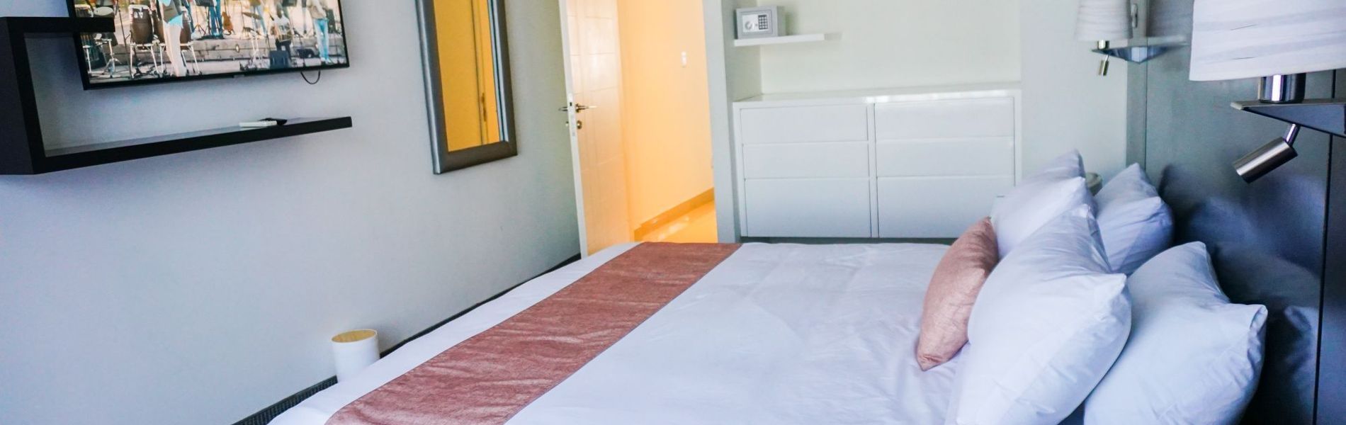 Apart Hotel Petit Palace Suites