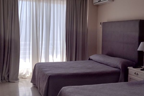 Monoambiente dos camas Queen