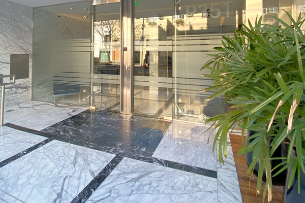 Encantador monoambiente con piscina a 1 cuadra del Hospital Italiano [Rawson]