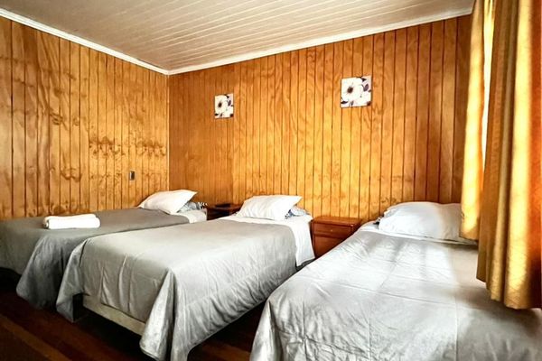 Habitación triple con baño compartido