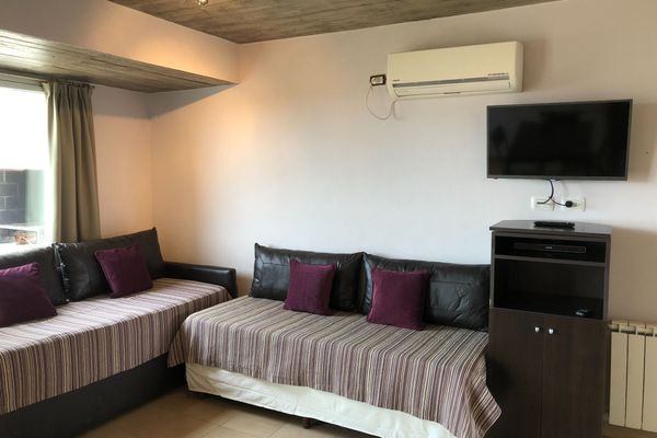 Departamento dos ambientes en 1er o 2do piso