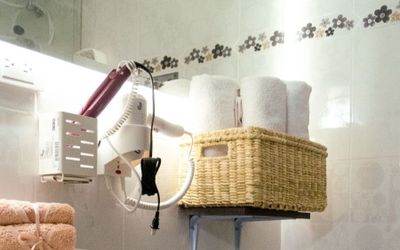 ReyesHouse - SECADOR Y PLANCHA DE CABELLO