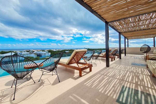 Kaab estudio by the beach