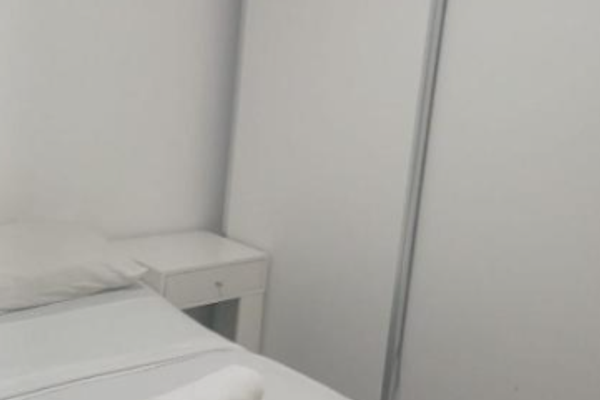 Maravilloso departamento en calle Venezuela con balcón