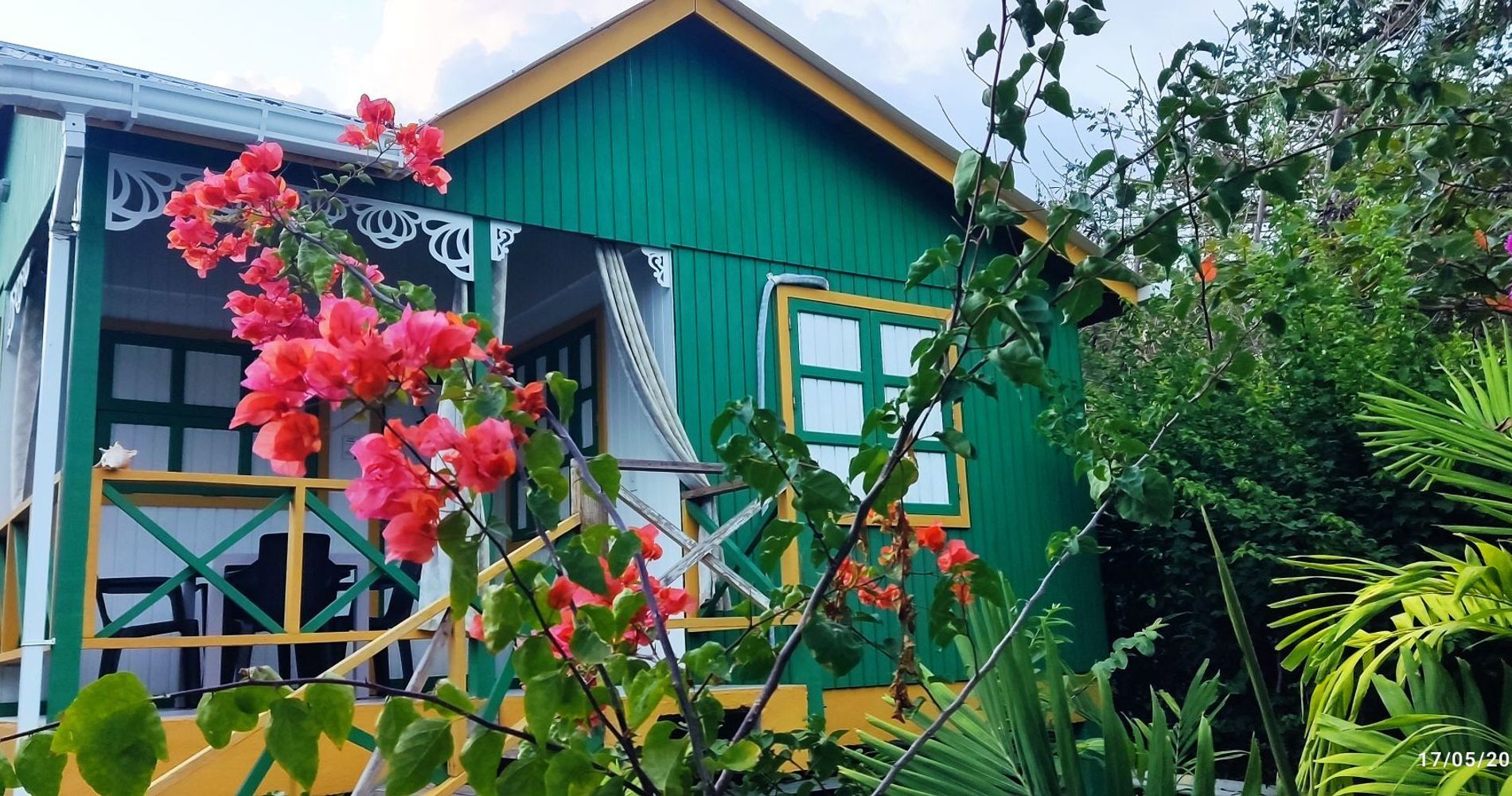 HOTEL YELLOW HOME PROVIDENCE ISLAND