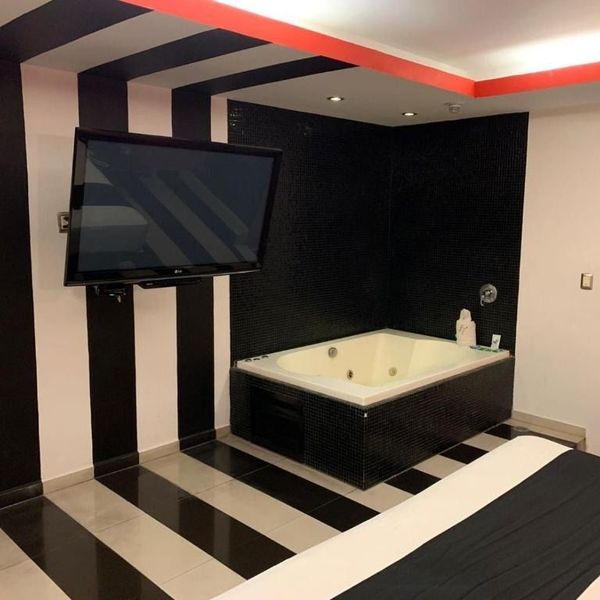 DELUXE AUTO HOTEL