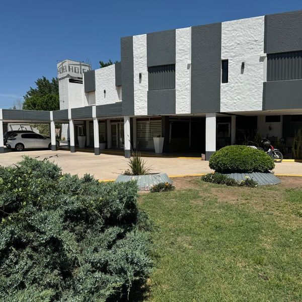 ESTACIONAMIENTO CUBIERTO Y SEMI-CUBIERTO