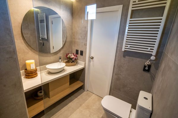 Tiny Wood Loft, King Bed, Mountain View 